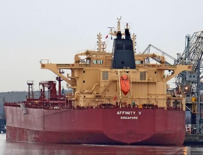 Oil Tanker Affinity-V gets Stuck at Suez Canal for Five Hours